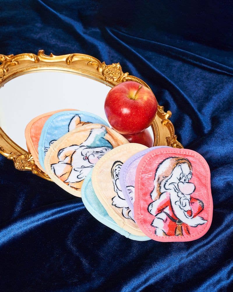 Snow White & The Seven Dwarfs 7-Day Gift Set © Disney