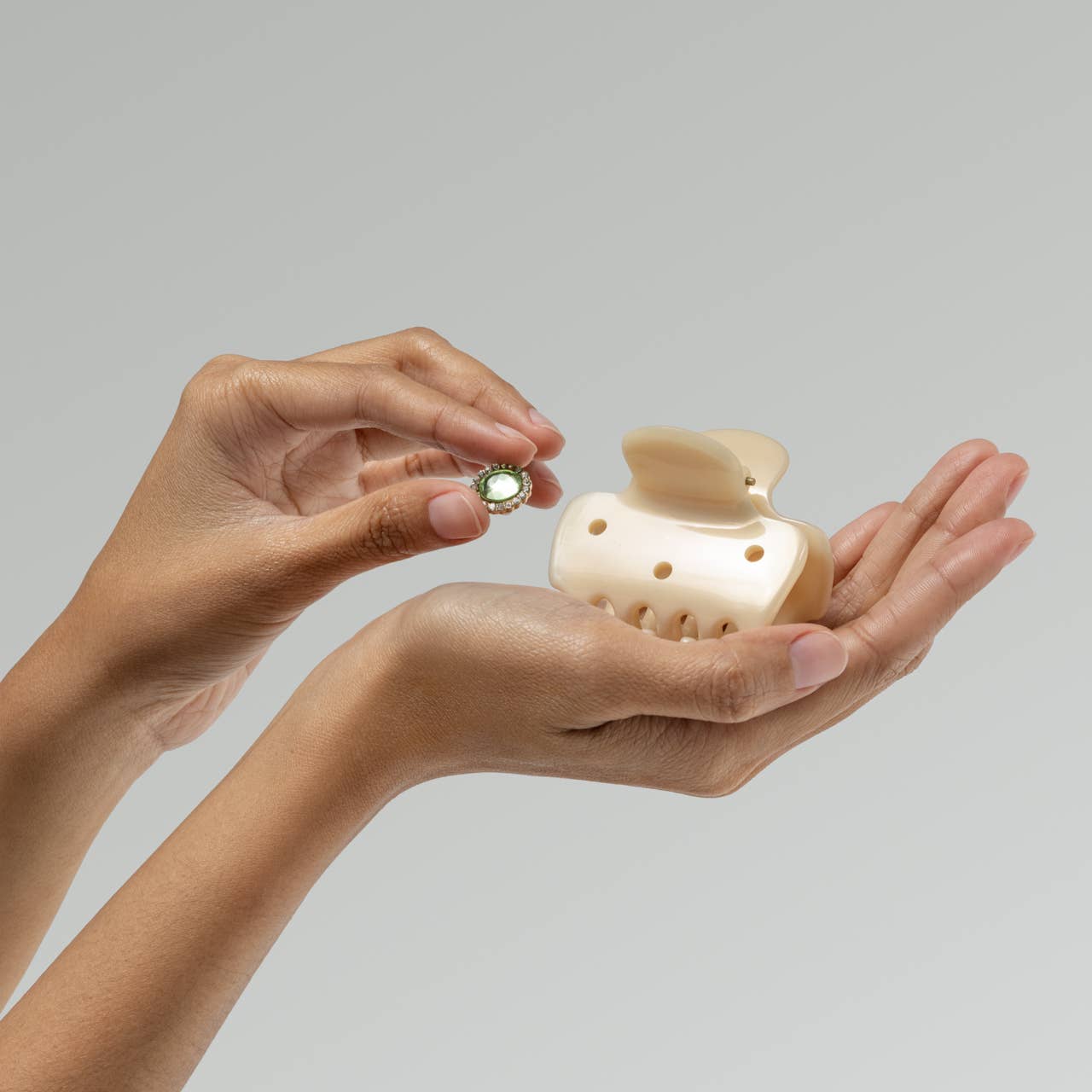 KitschPop™️ Cloud Clip 7pc Set Vintage - Pearlized Cream